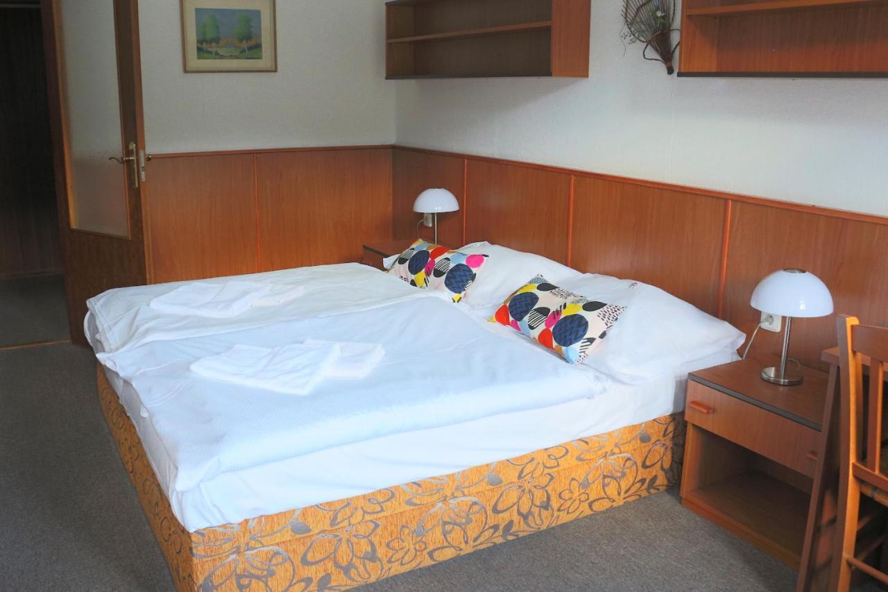 Hotel Maredis Kořenov Eksteriør bilde